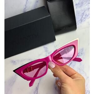 Valentino VA4061 Pink Tortoiseshell Cat Eye Sunglasses Gradient Lens Like New Valentino 51mm Gradient Polarized Cat Eye Sunglasses  main image 4